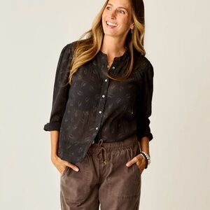 Carve Designs Organic Cotton Gauze Tatum Blouse in Black Feather. NWOT.